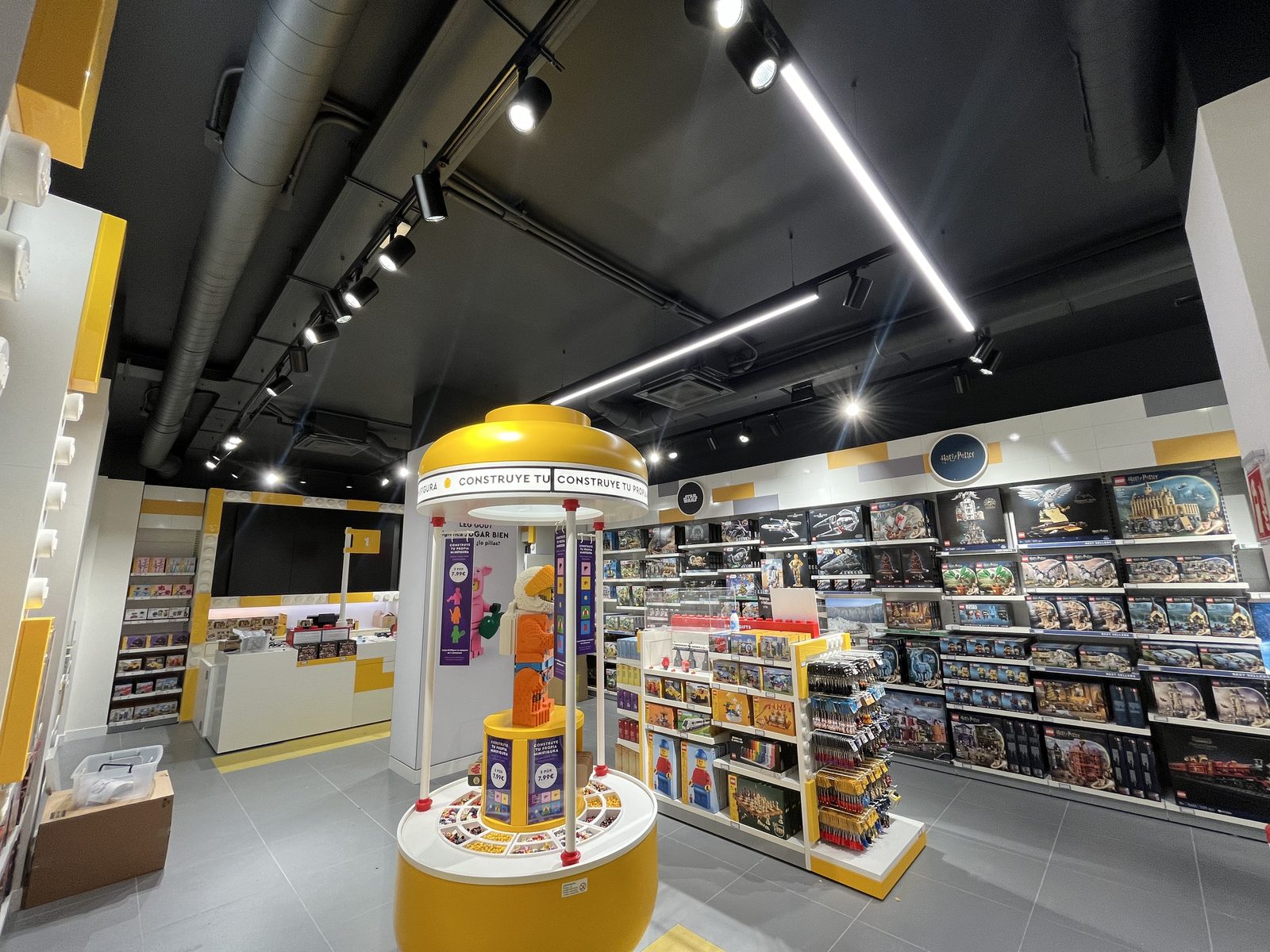 Reforma de tienda con iluminación LED