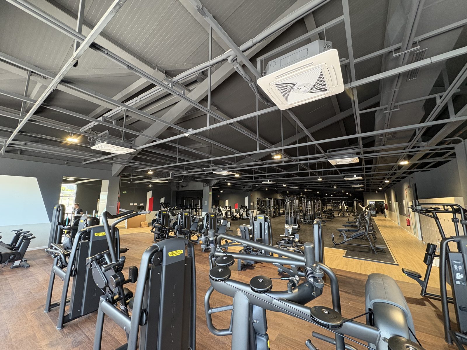 Zona de máquinas de gimnasio