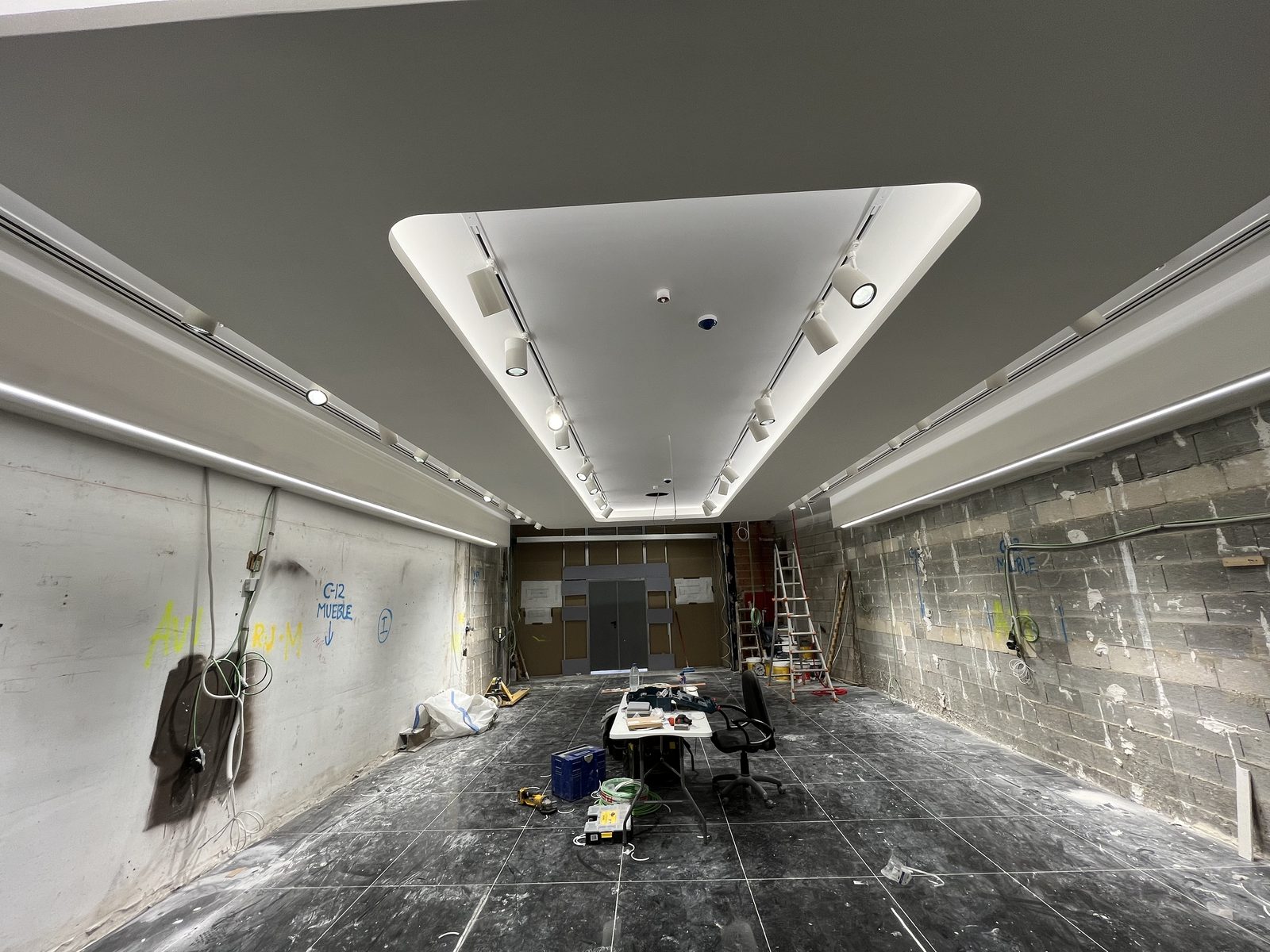 Instalación de LED durante obra
